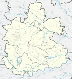 Mapa konturowa powiatu buskiego, na dole po lewej znajduje się punkt z opisem „Kościół św. Mikołaja”