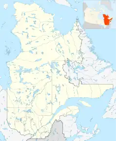 Mapa konturowa Quebecu, blisko dolnej krawiędzi po lewej znajduje się punkt z opisem „Châteauguay”