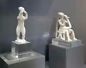 Siedzący harfista z Keos z ok. 2000 p.n.e. oraz stojący fletnista grający na aulosie (Narodowe Muzeum Archeologiczne, Ateny)