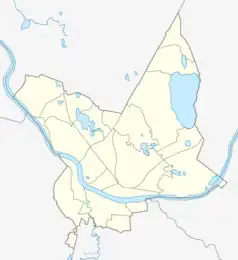 Mapa konturowa Dyneburga, blisko centrum na dole znajduje się punkt z opisem „Stadions Lokomotīve”