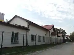 Dawny budynek stacji kolejowej na trasie linii kolejowej nr 111 w Bieńczycach