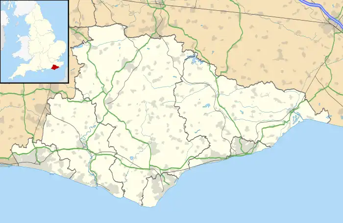 Mapa konturowa East Sussex, blisko centrum na prawo u góry znajduje się ikonka zamku z wieżą z opisem „Zamek Bodiam”