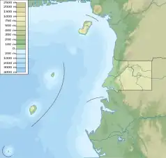 Mapa konturowa Gwinei Równikowej, w lewym dolnym rogu znajduje się punkt z opisem „Annobón”