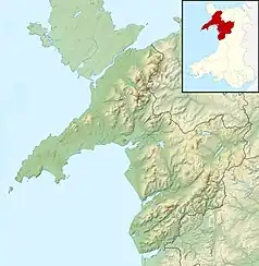 Mapa konturowa Gwynedd, blisko lewej krawiędzi na dole znajduje się punkt z opisem „Bardsey Island”