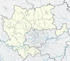 Mapa konturowa powiatu krakowskiego, po lewej znajduje się punkt z opisem „Krzeszowice”