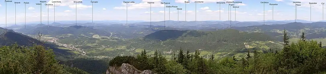 Widok z Małego Rozsutca na Góry Kysuckie i Beskid Żywiecki