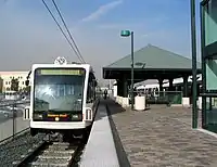 Tramwaj obsługujący ówczesną złotą linię metra (obecną linię L) na stacji Union Station (2005)