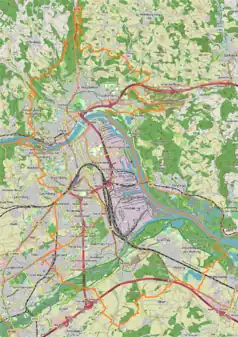 Mapa konturowa Linzu, blisko centrum na lewo znajduje się punkt z opisem „Linz Hauptbahnhof”