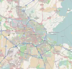 Mapa konturowa Amsterdamu, w centrum znajduje się punkt z opisem „TomTom International BV”