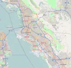 Mapa konturowa Oakland, blisko centrum na dole znajduje się punkt z opisem „Oracle Arena”