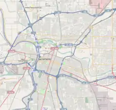 Mapa konturowa Sacramento, blisko górnej krawiędzi po lewej znajduje się punkt z opisem „Sleep Train Arena”