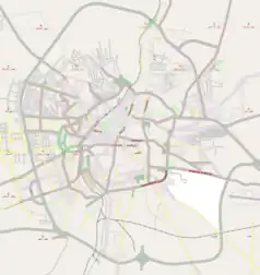 Mapa konturowa Aleppo, po lewej znajduje się punkt z opisem „Uniwersytet w Aleppo”