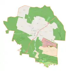 Mapa konturowa gminy Lubochnia, blisko centrum na lewo znajduje się punkt z opisem „Starodrzew Lubochniański”