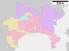 Mapa konturowa Kanagawy, blisko dolnej krawiędzi po lewej znajduje się punkt z opisem „Manazuru”