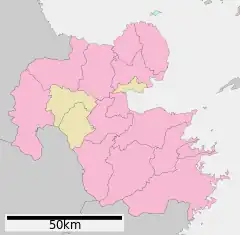 Mapa konturowa prefektury Ōita, blisko centrum na prawo u góry znajduje się punkt z opisem „Kitsuki”