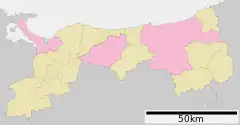 Mapa konturowa prefektury Tottori, blisko lewej krawiędzi u góry znajduje się punkt z opisem „Sakaiminato”