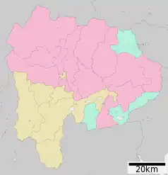 Mapa konturowa prefektury Yamanashi, blisko centrum u góry znajduje się punkt z opisem „Yamanashi”