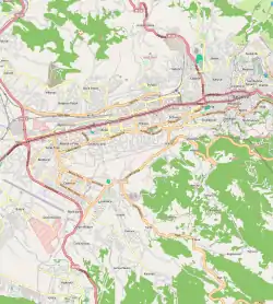 Mapa konturowa Sarajewa, po prawej nieco u góry znajduje się punkt z opisem „Sarajewo”