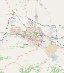 Mapa konturowa Skopje, po lewej znajduje się punkt z opisem „Stadion im. Ǵorcze Petrowa”