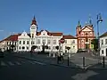 Plac Mariacki w Starej Boleslavi z gmachem ratusza i kościołem Wniebowzięcia NMP