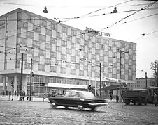 Widok na Hotel Merkury w 1964 od strony obecnego Ronda Kaponiera