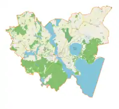 Mapa konturowa gminy Mikołajki, blisko centrum na lewo znajduje się punkt z opisem „Nowe Sady”