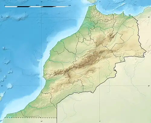 Mapa konturowa Maroka, blisko centrum u góry znajduje się punkt z opisem „Casablanca”