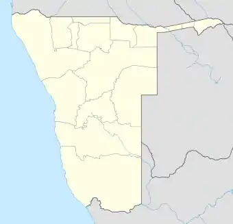 Mapa konturowa Namibii, blisko centrum na lewo u góry znajduje się punkt z opisem „Otjiwarongo”