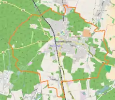 Mapa konturowa Obornik Śląskich, blisko centrum na prawo u góry znajduje się czarny trójkącik z opisem „Góra Holtei’a”