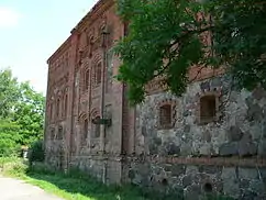 Dawny budynek spichlerza w majątku Obory