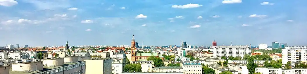 Panorama Poznania od strony Łazarza, centralnie kościół Matki Boskiej Bolesnej (2019)