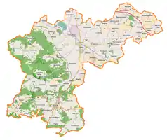 Mapa konturowa powiatu jaworskiego, po lewej nieco u góry znajduje się czarny trójkącik z opisem „Czartowska Skała”