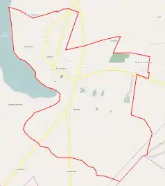 Mapa konturowa Przedeczy, blisko centrum na lewo znajduje się ikonka zamku z wieżą z opisem „Zamek w Przedczu”