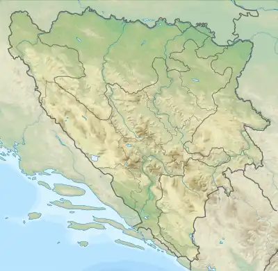 Mapa konturowa Bośni i Hercegowiny, na dole nieco na prawo znajduje się punkt z opisem „źródło”