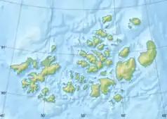 Mapa konturowa Ziemi Franciszka Józefa, u góry nieco na prawo znajduje się punkt z opisem „Wyspa Rudolfa”