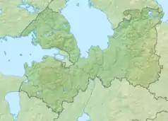 Mapa konturowa obwodu leningradzkiego, na dole znajduje się punkt z opisem „źródło”, natomiast po lewej znajduje się punkt z opisem „ujście”