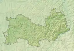 Mapa konturowa Mordowii, blisko centrum na lewo u góry znajduje się punkt z opisem „źródło”, natomiast blisko prawej krawiędzi nieco u góry znajduje się punkt z opisem „ujście”