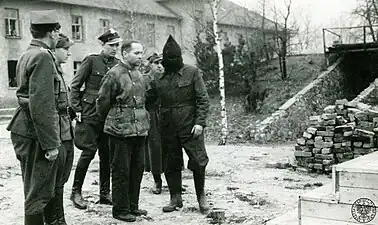 Rudolf Höß w drodze na szubienicę w obozie Auschwitz I