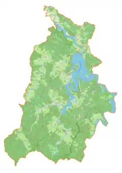 Mapa konturowa gminy Solina, blisko centrum na prawo u góry znajduje się punkt z opisem „Zespół Elektrowni Wodnych Solina-Myczkowce”