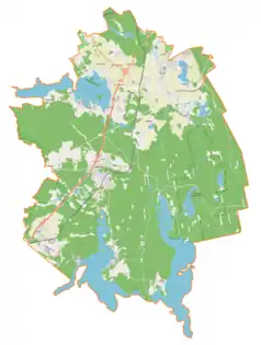 Mapa konturowa gminy Stawiguda, na dole nieco na lewo znajduje się owalna plamka nieco zaostrzona i wystająca na lewo w swoim dolnym rogu z opisem „Jezioro Pluszne Wielkie”