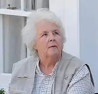 Stephanie Cole jako Joan Norton