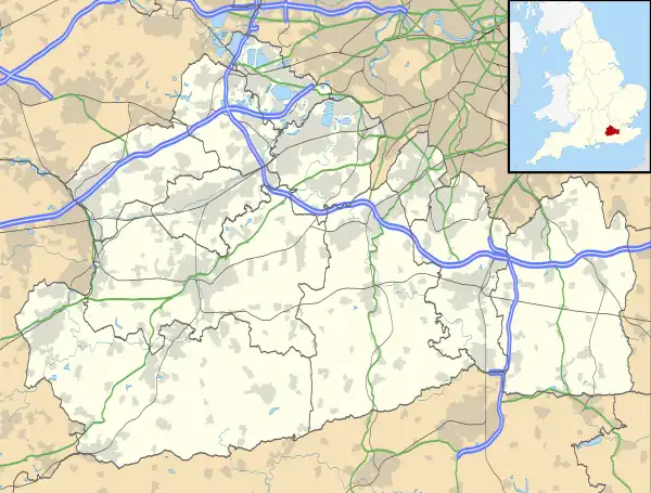 Mapa konturowa Surrey, po lewej znajduje się punkt z opisem „Brookwood Cemetery”