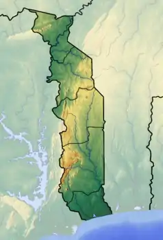 Mapa konturowa Togo, na dole znajduje się czarny trójkącik z opisem „Mont Agou”