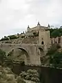 Alkazar w Toledo znad brzegu Tagu