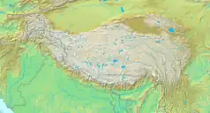 Mapa konturowa Wyżyny Tybetańskiej, po lewej nieco u góry znajduje się czarny trójkącik z opisem „Nanga Parbat”