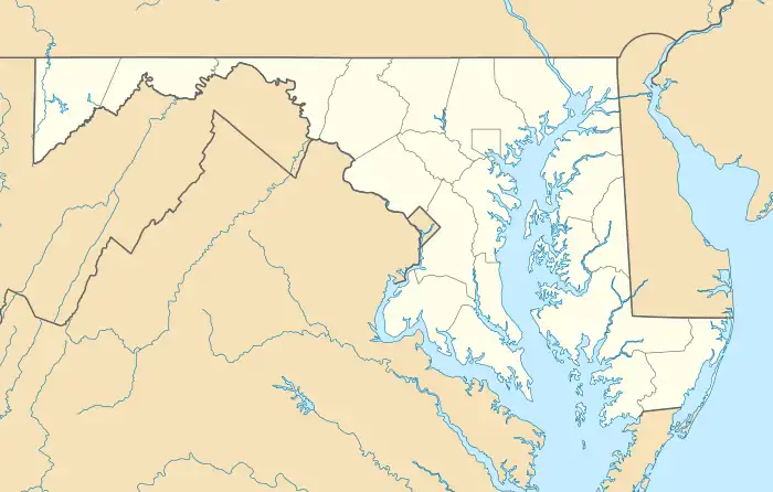 Mapa konturowa stanu Maryland, w centrum znajduje się punkt z opisem „Uniwersytet&nbsp;Marylandu w College Park”