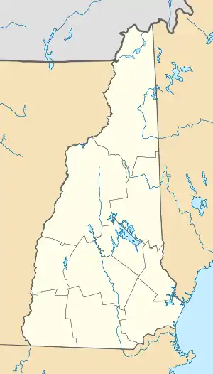 Mapa konturowa New Hampshire, blisko centrum na dole znajduje się punkt z opisem „Gilford”