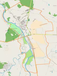 Mapa konturowa Uniejowa, blisko centrum u góry znajduje się punkt z opisem „Parafia Świętego Floriana w Uniejowie”