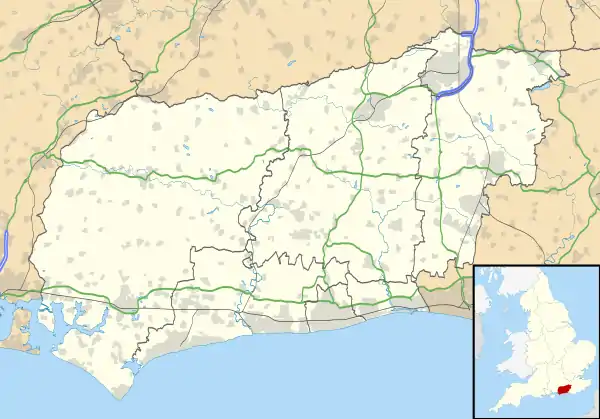 Mapa konturowa West Sussex, na dole po lewej znajduje się punkt z opisem „Westhampnett”