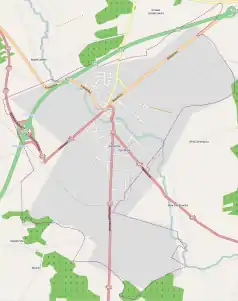 Mapa konturowa Zambrowa, w centrum znajduje się punkt z opisem „Pomnik Oficera II RP w Zambrowie”